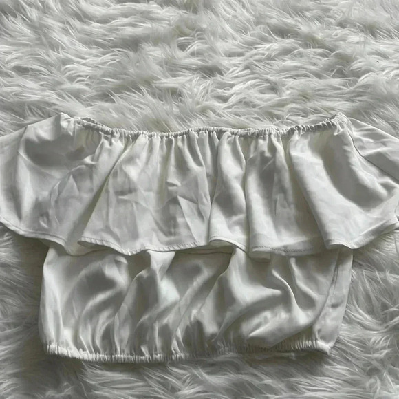 Forever21 white off shoulder crop top - Picture 1 of 4